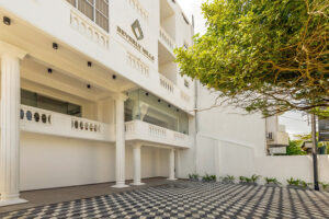 Surrounding - Beverly Hills Hotel