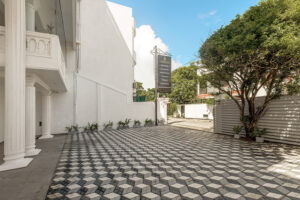 Surrounding - Beverly Hills Hotel